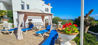 2 Bedroom Ground Floor Apartment in La Duquesa - Image 2