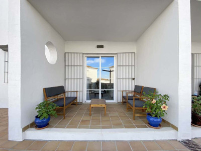 2 Bedroom Ground Floor Apartment in Manilva - Image 4