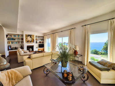 5 Bedroom Detached Villa in Manilva - Image 4