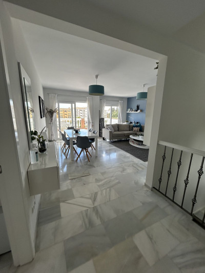 6 Bedroom Detached Villa in Calahonda - Image 5