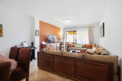 3 Bedroom Middle Floor Apartment in San Luis de Sabinillas - Image 1