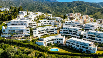 3 Bedroom Middle Floor Apartment in Altos de los Monteros - Image 1