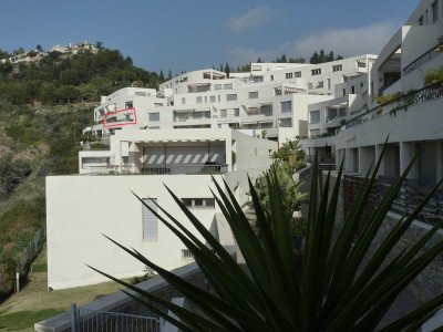 3 Bedroom Middle Floor Apartment in Altos de los Monteros - Image 2