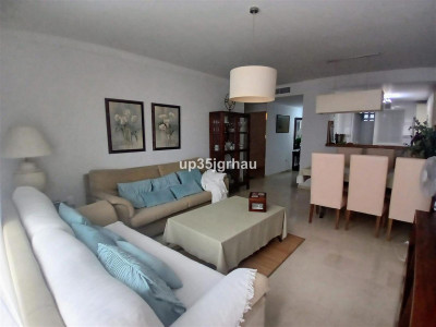 2 Bedroom Middle Floor Apartment in Estepona - Image 2