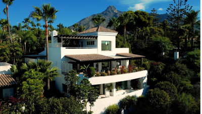 5 Bedroom Detached Villa in The Golden Mile - Image 1