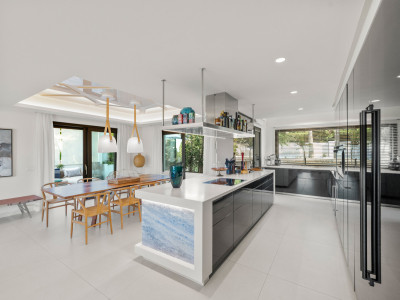 5 Bedroom Detached Villa in The Golden Mile - Image 4
