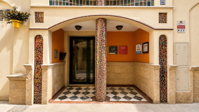 2 Bedroom Middle Floor Apartment in Estepona - Image 1