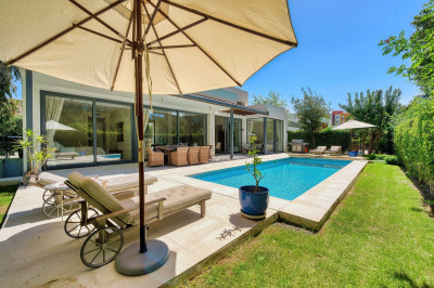 4 Bedroom Detached Villa in Estepona - Image 1