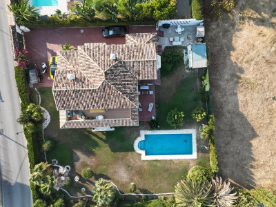7 Bedroom Detached Villa in Guadalmina Alta - Image 1