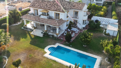 7 Bedroom Detached Villa in Guadalmina Alta - Image 2