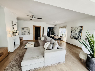 4 Bedroom Semi-Detached House in Guadalmina Baja - Image 4