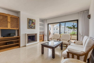 3 Bedroom Middle Floor Apartment in Estepona - Image 4