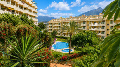 2 Bedroom Middle Floor Apartment in Nueva Andalucía - Image 1