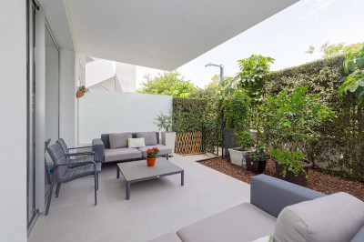 3 Bedroom Middle Floor Apartment in Estepona - Image 3