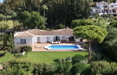 4 Bedroom Detached Villa in El Paraiso - Image 2
