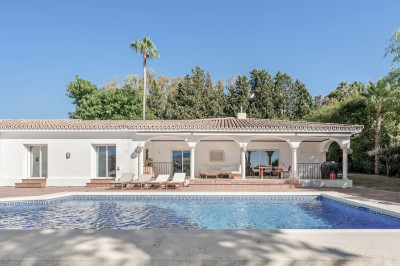 4 Bedroom Detached Villa in El Paraiso - Image 3
