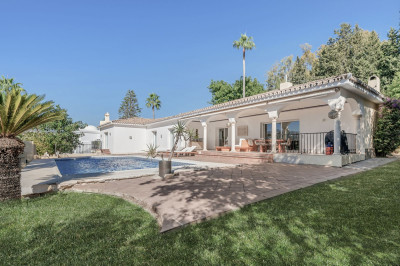 4 Bedroom Detached Villa in El Paraiso - Image 4
