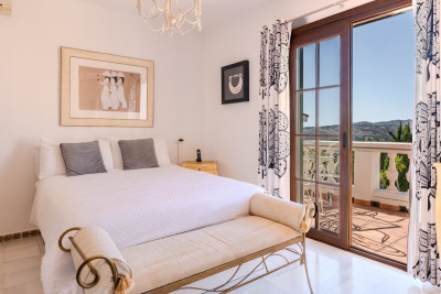 3 Bedroom Semi-Detached House in Mijas Golf - Image 4
