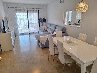 2 Bedroom Middle Floor Apartment in La Duquesa - Image 3