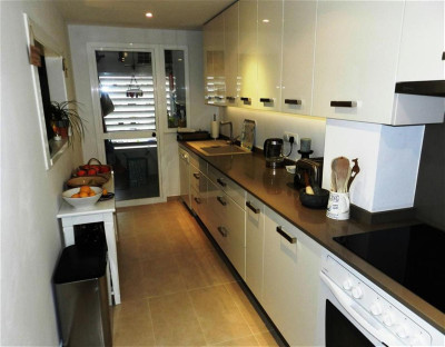 2 Bedroom Middle Floor Apartment in La Duquesa - Image 5