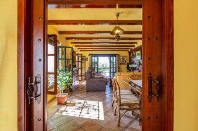 4 Bedroom Detached Villa in Elviria - Image 3