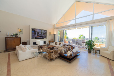 3 Bedroom Penthouse Duplex in Nueva Andalucía - Image 1