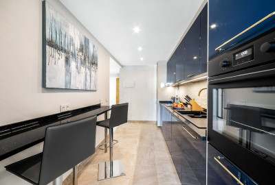 2 Bedroom Middle Floor Apartment in Puerto Banús - Image 4