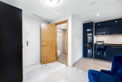 2 Bedroom Middle Floor Apartment in Puerto Banús - Image 5
