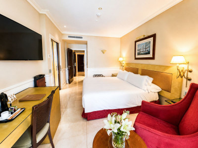 2 Bedroom Middle Floor Apartment in Puerto Banús - Image 5