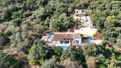3 Bedroom Finca - Cortijo in Estepona - Image 2