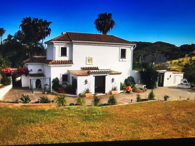 4 Bedroom Finca - Cortijo in Estepona - Image 2