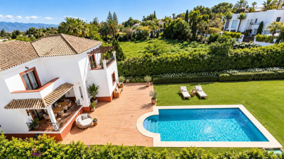 4 Bedroom Detached Villa in Guadalmina Baja - Image 1