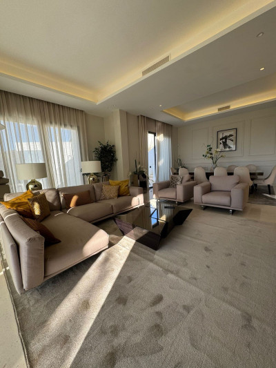6 Bedroom Detached Villa in Marbella - Image 4
