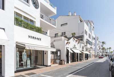 2 Bedroom Middle Floor Apartment in Puerto Banús - Image 1