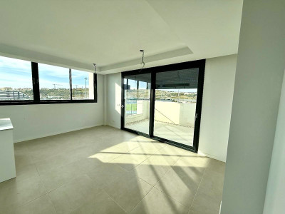 2 Bedroom Penthouse in Estepona - Image 3