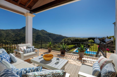 4 Bedroom Detached Villa in Benahavís - Image 2