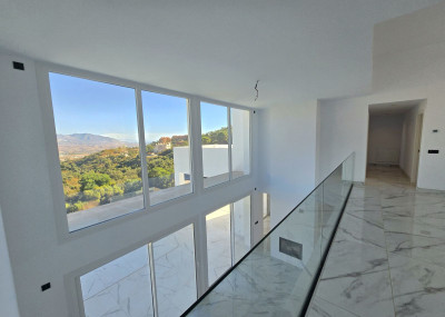 4 Bedroom Detached Villa in La Mairena - Image 5