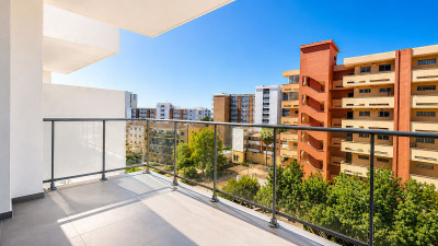 3 Bedroom Middle Floor Apartment in Benalmadena Costa - Image 5