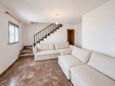 3 Bedroom Semi-Detached House in Casares - Image 4