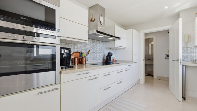 2 Bedroom Middle Floor Apartment in Doña Julia - Image 4