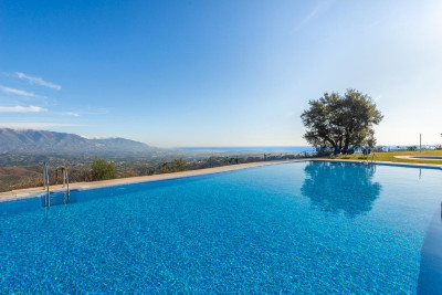 4 Bedroom Townhouse in La Mairena - Image 1