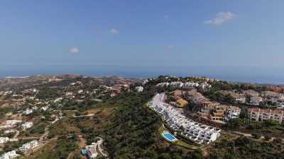 4 Bedroom Townhouse in La Mairena - Image 2