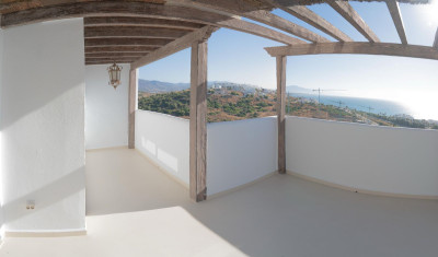4 Bedroom Penthouse Duplex in Casares - Image 2