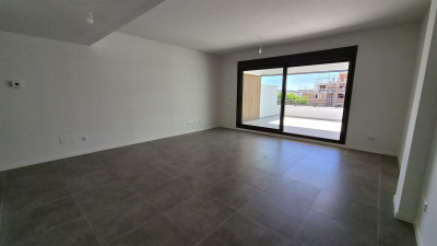 2 Bedroom Middle Floor Apartment in Estepona - Image 5