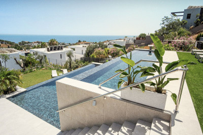 6 Bedroom Detached Villa in Mijas - Image 1