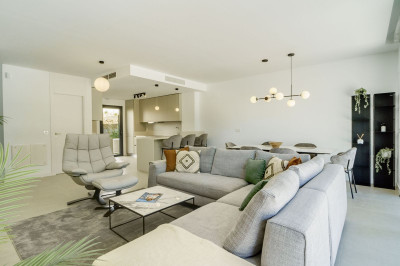 3 Bedroom Semi-Detached House in Estepona - Image 1