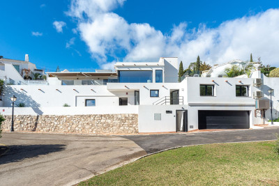 6 Bedroom Detached Villa in La Cala de Mijas - Image 1