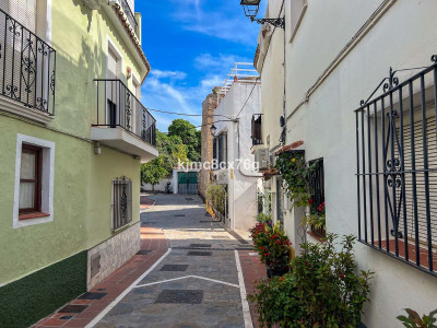 5 Bedroom Townhouse in Marbella - Image 2