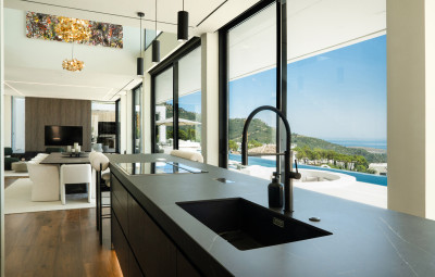 4 Bedroom Detached Villa in Benahavís - Image 2