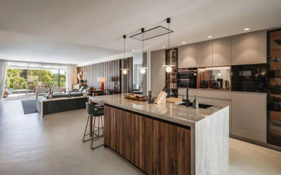 3 Bedroom Middle Floor Apartment in The Golden Mile - Image 5